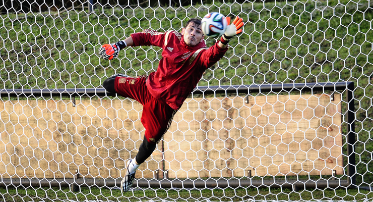 The Dutch will rely on their seasoned triangle: Casillas